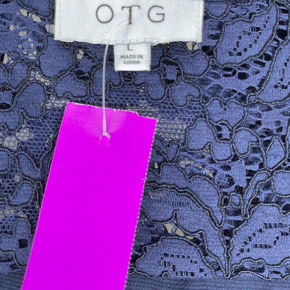 On The Go (OTG) Noel Navy Blue Sleeves Collard Button Up Lace Detail Blouse NWT - Picture 7 of 8